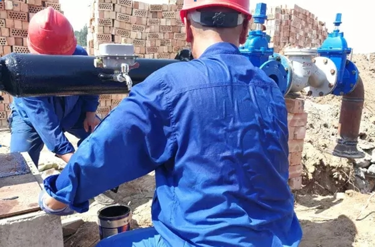 維修中心職工用汗水保障供水服務